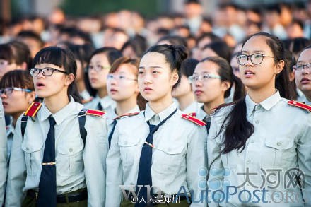 郑州大学万名新生纪念抗战胜利70周年