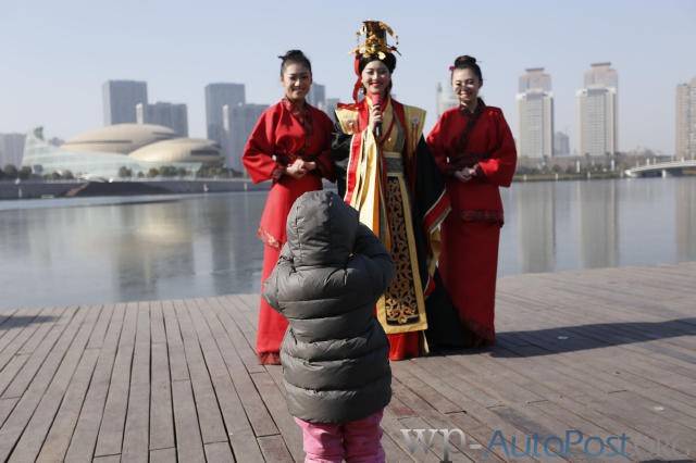 年底家人急催婚 郑州白富美扮芈月征婚