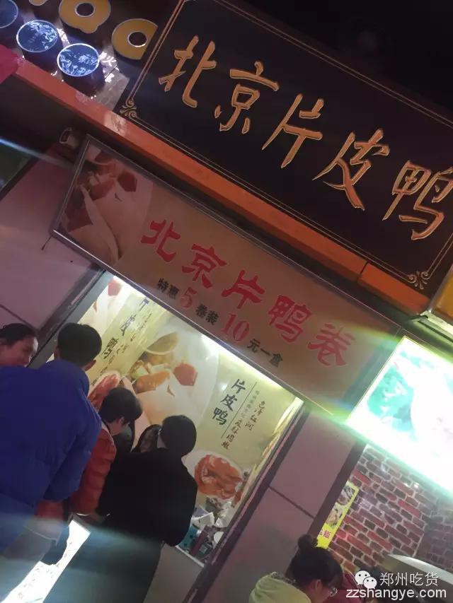 小编昨天花了一个晚上专门排队，为大家盘点万达金街的人气美食！