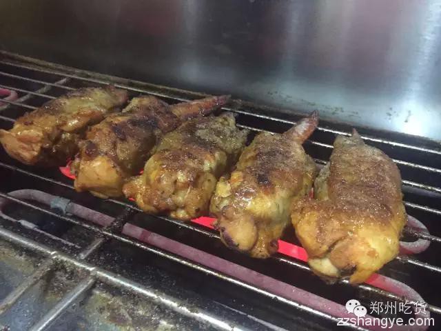 小编昨天花了一个晚上专门排队，为大家盘点万达金街的人气美食！