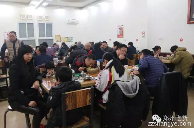 粉丝探店：郑州吃货资深老粉，带你身临人声鼎沸的四厂烩面