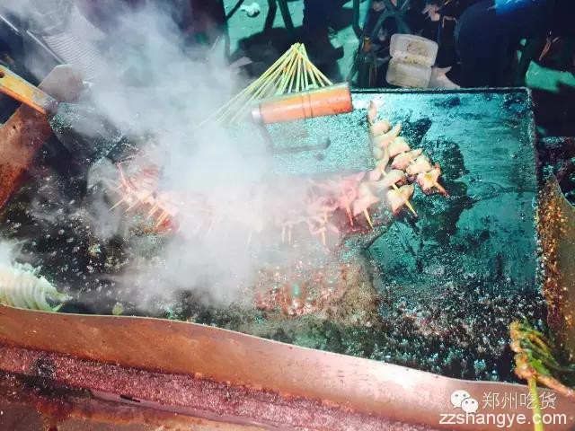 郑州吃货|美食保卫战，汝河路夜市逛吃全纪录！