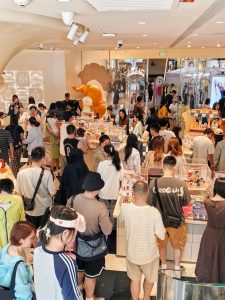 泡泡玛特在郑州开了一家城市旗舰店！带给我哪些思考？